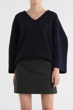 Load image into Gallery viewer, Sander V Neck
